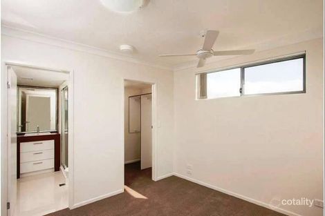 Property photo of 4/65 Ronald Street Wynnum QLD 4178