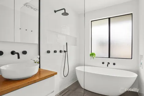 Property photo of 99 O'Donnell Drive Figtree NSW 2525