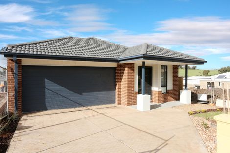 11 Merriweather Lane, Mernda, VIC 3754