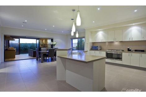 Property photo of 12 Ridgegreen View Caroline Springs VIC 3023