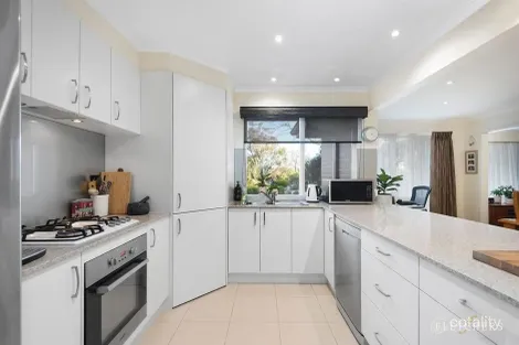 Property photo of 6 Norham Court Berwick VIC 3806