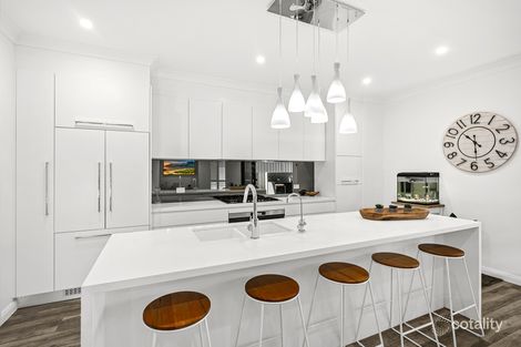 Property photo of 11 Saddleback Crescent Stream Hill NSW 2526