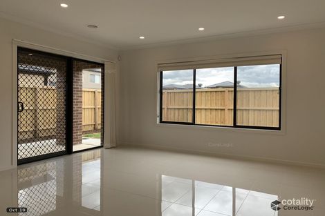 Property photo of 6 Dalziell Crescent Cranbourne North VIC 3977