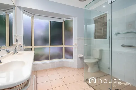 Property photo of 102 Cypress Drive Broadbeach Waters QLD 4218