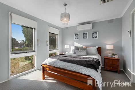 Property photo of 4 Hogan Place Mill Park VIC 3082