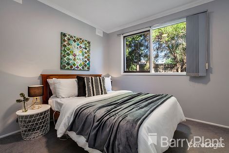 Property photo of 4 Hogan Place Mill Park VIC 3082