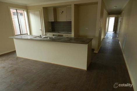 Property photo of 23 Fleuve Rise Clyde North VIC 3978