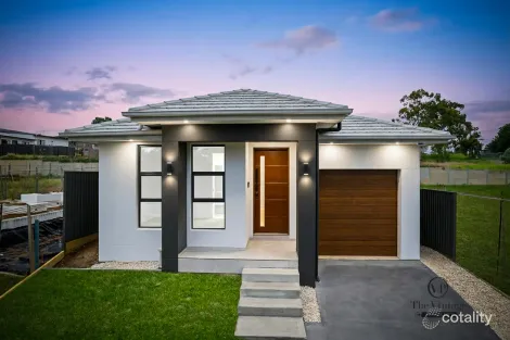 30 Bryant Ave, Claymore, NSW 2559