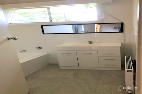 Property photo of 24 Grant Street Drouin VIC 3818