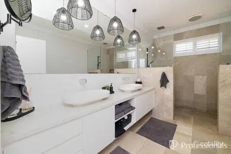 Property photo of 25 Orangedale Road Lesmurdie WA 6076