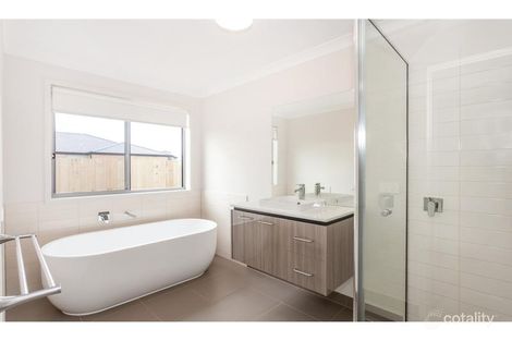 Property photo of 5 Bondi Street Armstrong Creek VIC 3217