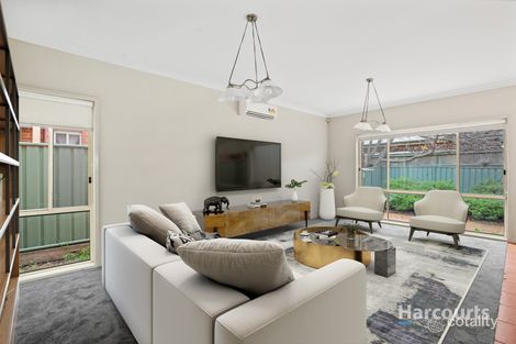 Property photo of 2 Sidney Place Caroline Springs VIC 3023