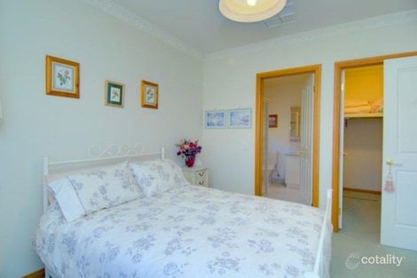 Property photo of 18 Elstead Way Lake Gardens VIC 3355