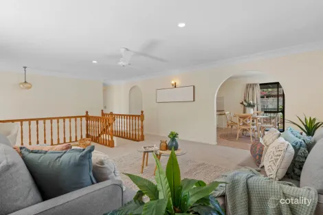 36 Kidwelly St, Carindale, QLD 4152