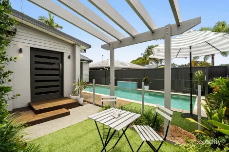 Property photo of 25 Dotterel Drive Burleigh Waters QLD 4220