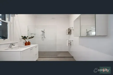 Property photo of 27A Farnham Road Keswick SA 5035