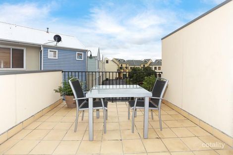 Property photo of 22 Merino Mews Kensington VIC 3031