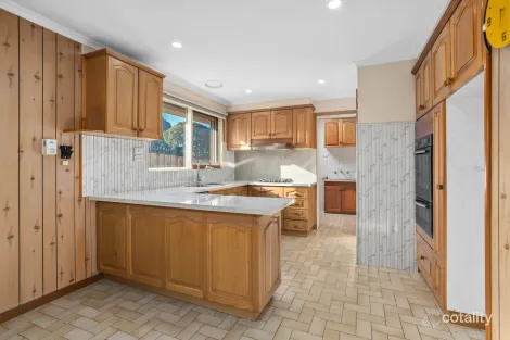 Property photo of 8 Miranda Close Clayton South VIC 3169