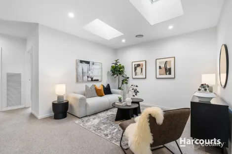 Property photo of 10 Northcote Circuit Burwood East VIC 3151