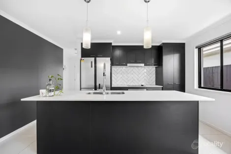 Property photo of 75 Leslie Crescent Baringa QLD 4551