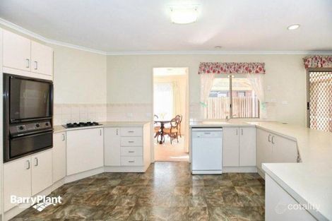Property photo of 18 Satterly Way Roxburgh Park VIC 3064