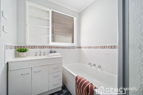 Property photo of 3 Exley Court Endeavour Hills VIC 3802