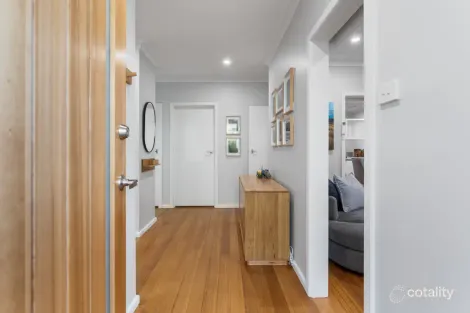 Property photo of 7 Marcellin Court Deer Park VIC 3023
