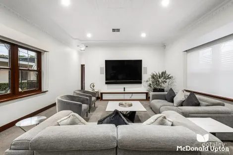 Property photo of 220 Woodland Street Strathmore VIC 3041