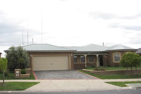 Property photo of 22 Orsino Place Berwick VIC 3806