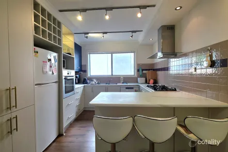 Property photo of 1/1 Omeo Court Bentleigh East VIC 3165