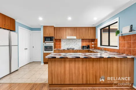 Property photo of 61 Bowral Loop Craigieburn VIC 3064