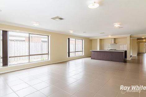 Property photo of 10 Quarters Boulevard Cranbourne West VIC 3977