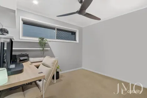 Property photo of 31 Sandover Circuit Holmview QLD 4207