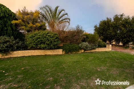Property photo of 4 Lupin Court Hocking WA 6065
