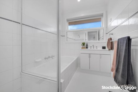 6 Pendle Cl, Gladstone Park, VIC 3043