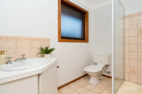 Property photo of 4 Astran Court Endeavour Hills VIC 3802