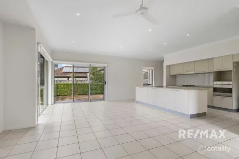 Property photo of 71 Torrens Crescent Wakerley QLD 4154