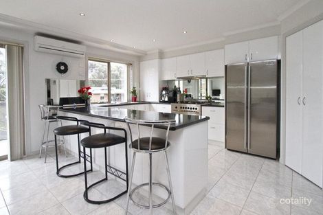 Property photo of 1 St James Court Watsonia VIC 3087