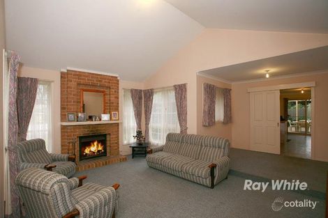 Property photo of 13 Loganberry Close Cranbourne North VIC 3977