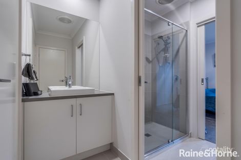 Property photo of 11 Kelpie Walk Sunbury VIC 3429