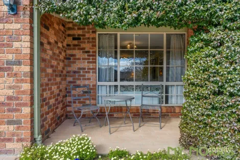 Property photo of 17 Bolger Place Kambah ACT 2902