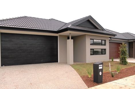 18 Native Way, Kurunjang, VIC 3337