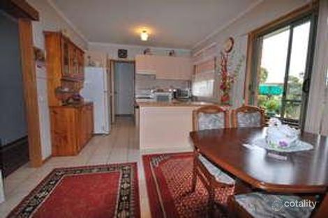 Property photo of 2/13 Binding Avenue Cranbourne VIC 3977