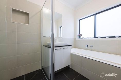 Property photo of 20 Remus Circuit Cranbourne West VIC 3977