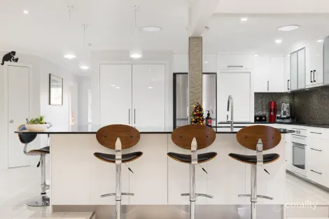 Property photo of 2 Kite Place Albany Creek QLD 4035