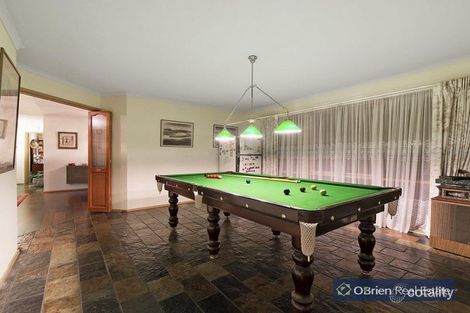 Property photo of 4 Paran Close Endeavour Hills VIC 3802