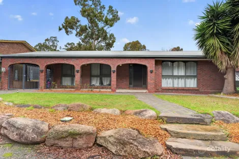 2 Birkdale Cl, Fairview Park, SA 5126