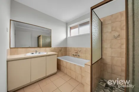 Property photo of 1/1 Curlew Place Werribee VIC 3030