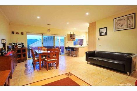 Property photo of 15 Village Way Maribyrnong VIC 3032