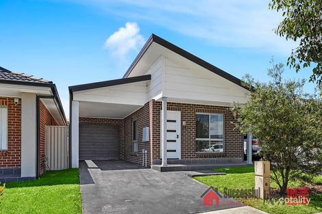 Property photo of 28 Waring Crescent Plumpton NSW 2761
